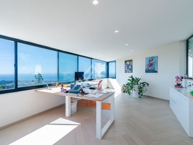 4 sypialnia Willa na sprzedaż w Alto de los Monteros, Marbella z basenem garażem - 3 995 000 € (Ref: 8799845)