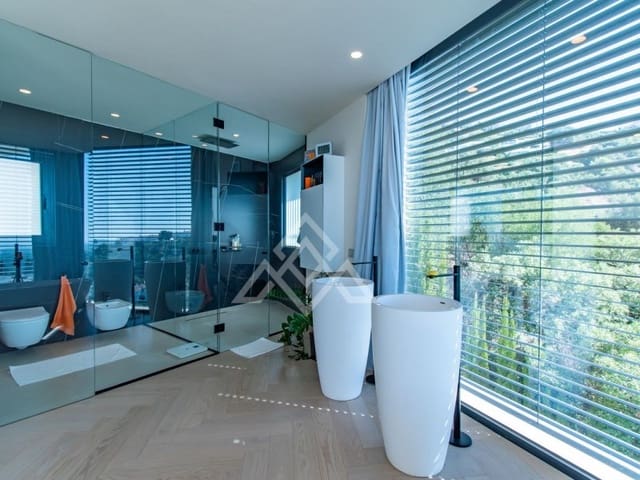 4 sypialnia Willa na sprzedaż w Alto de los Monteros, Marbella z basenem garażem - 3 995 000 € (Ref: 8799845)