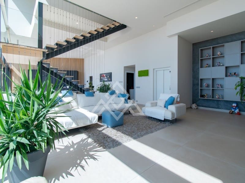 4 sypialnia Willa na sprzedaż w Marbella z basenem garażem - 3 995 000 € (Ref: 8799845)