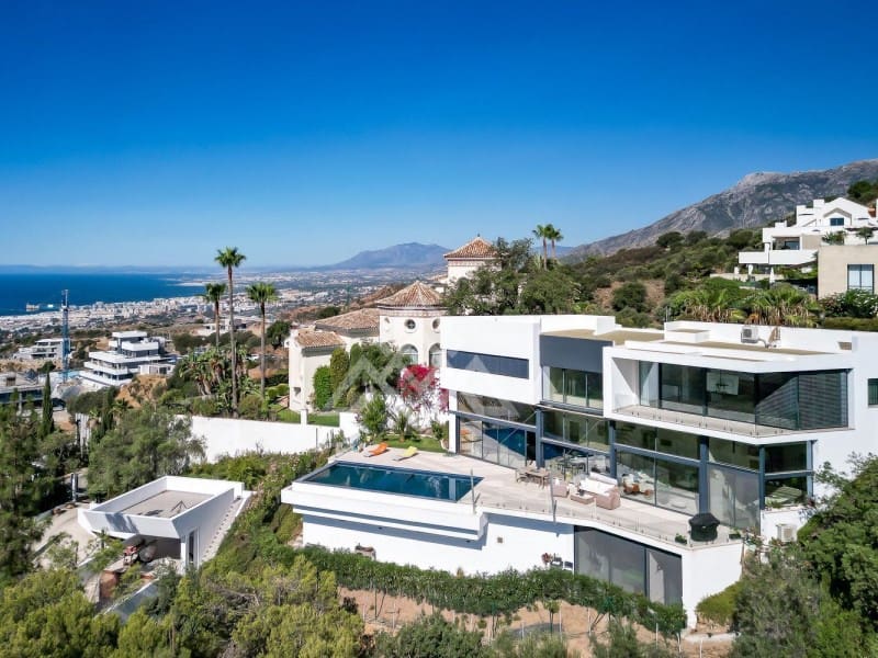 4 sypialnia Willa na sprzedaż w Marbella z basenem garażem - 3 995 000 € (Ref: 8799845)