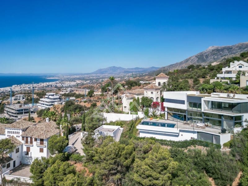 4 sypialnia Willa na sprzedaż w Marbella z basenem garażem - 3 995 000 € (Ref: 8799845)