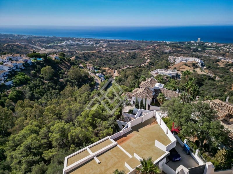 4 sypialnia Willa na sprzedaż w Marbella z basenem garażem - 3 995 000 € (Ref: 8799845)