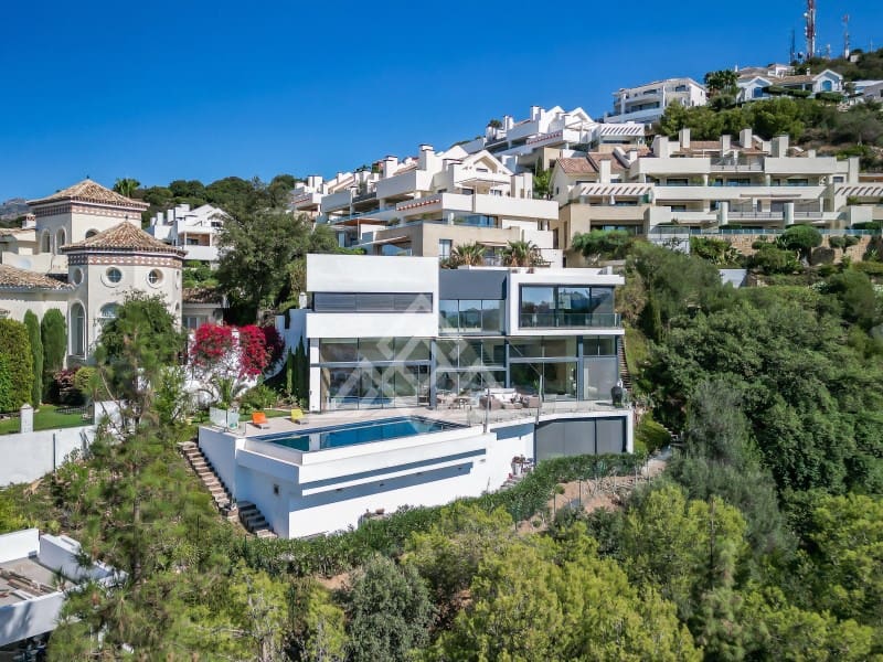 4 Zimmer Villa zu verkaufen in Marbella mit Pool Garage - 3.995.000 € (Ref: 8799845)