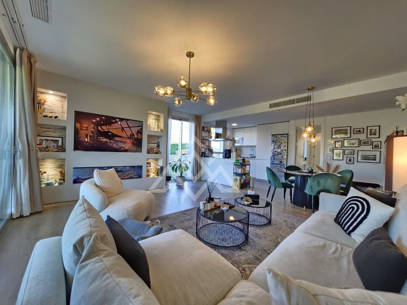 3 soverom Leilighet til salgs i Estepona med svømmebasseng garasje - € 625 000 (Ref: 8799853)