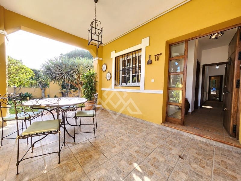 5 sypialnia Willa na sprzedaż w Marbella z basenem - 1 200 000 € (Ref: 8799859)