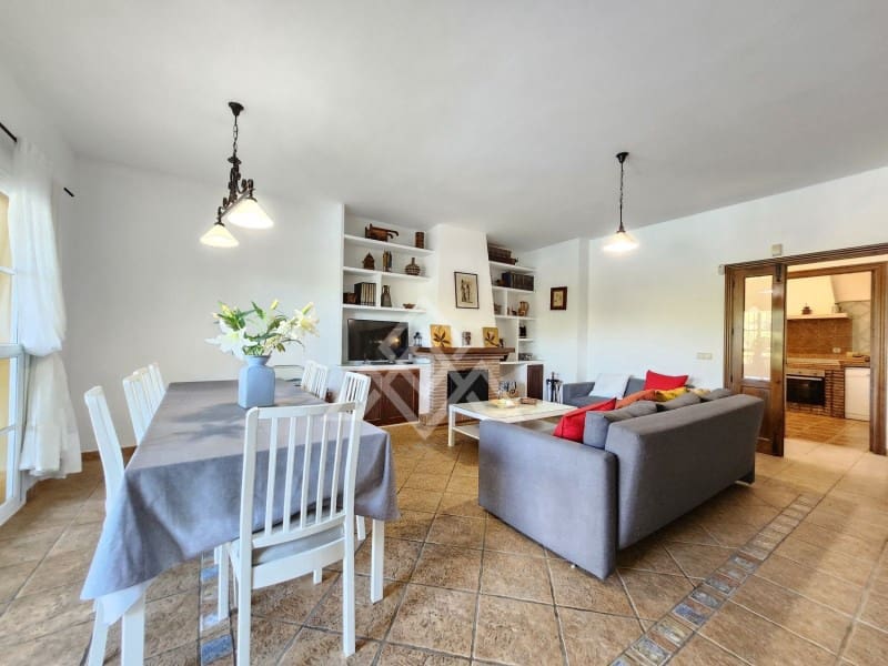 5 sypialnia Willa na sprzedaż w Marbella z basenem - 1 200 000 € (Ref: 8799859)