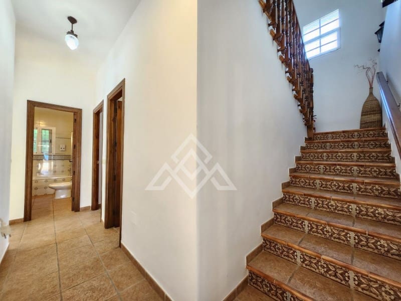 5 sypialnia Willa na sprzedaż w Marbella z basenem - 1 200 000 € (Ref: 8799859)