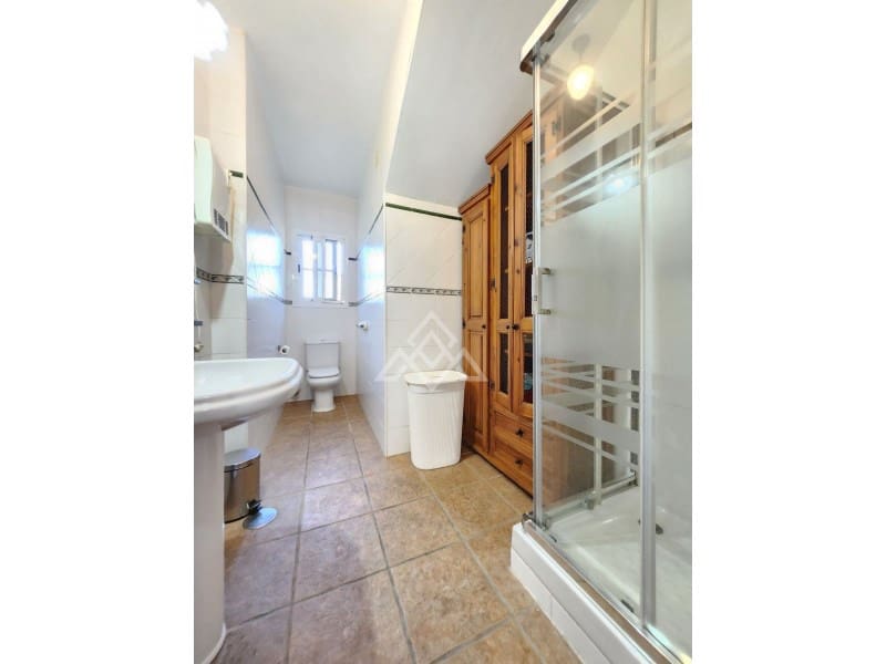 5 sypialnia Willa na sprzedaż w Marbella z basenem - 1 200 000 € (Ref: 8799859)