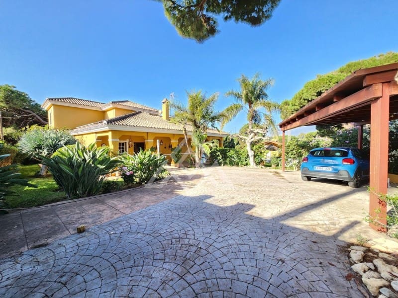 5 sypialnia Willa na sprzedaż w Marbella z basenem - 1 200 000 € (Ref: 8799859)