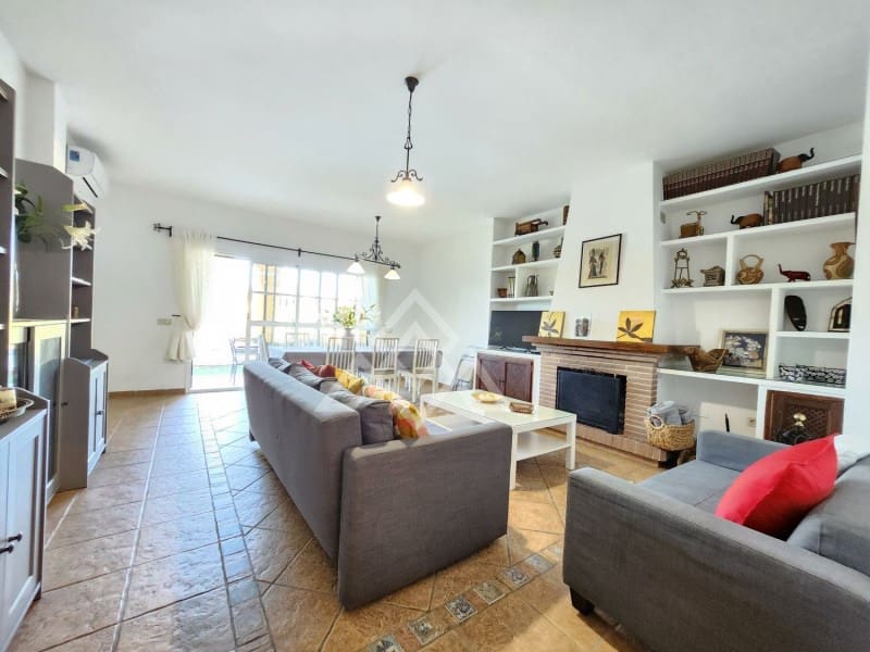 5 sypialnia Willa na sprzedaż w Marbella z basenem - 1 200 000 € (Ref: 8799859)