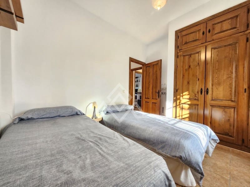 5 sypialnia Willa na sprzedaż w Marbella z basenem - 1 200 000 € (Ref: 8799859)