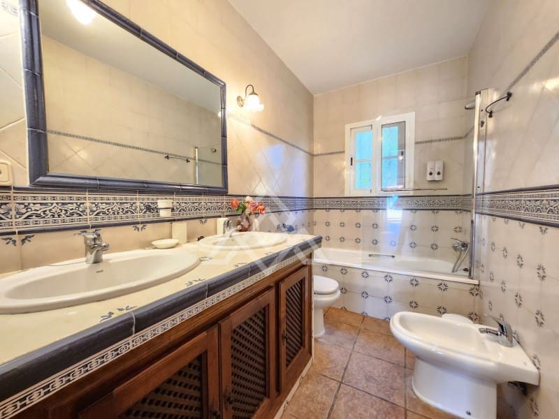 5 sypialnia Willa na sprzedaż w Marbella z basenem - 1 200 000 € (Ref: 8799859)