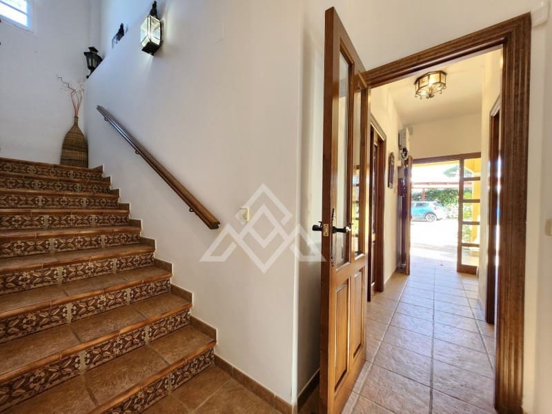 5 sypialnia Willa na sprzedaż w Marbella z basenem - 1 200 000 € (Ref: 8799859)