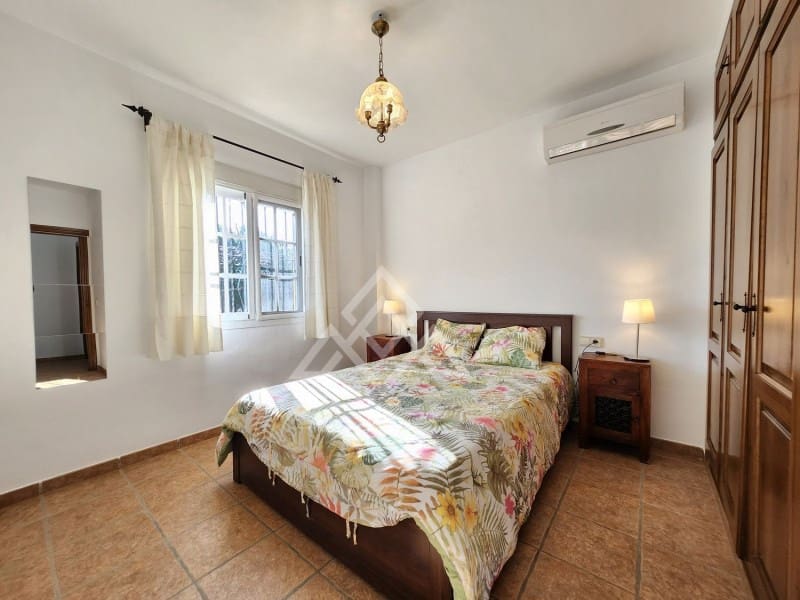 5 sypialnia Willa na sprzedaż w Marbella z basenem - 1 200 000 € (Ref: 8799859)