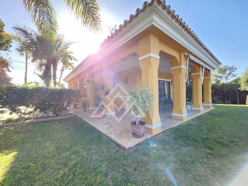 5 sypialnia Willa na sprzedaż w Marbella z basenem - 1 200 000 € (Ref: 8799859)