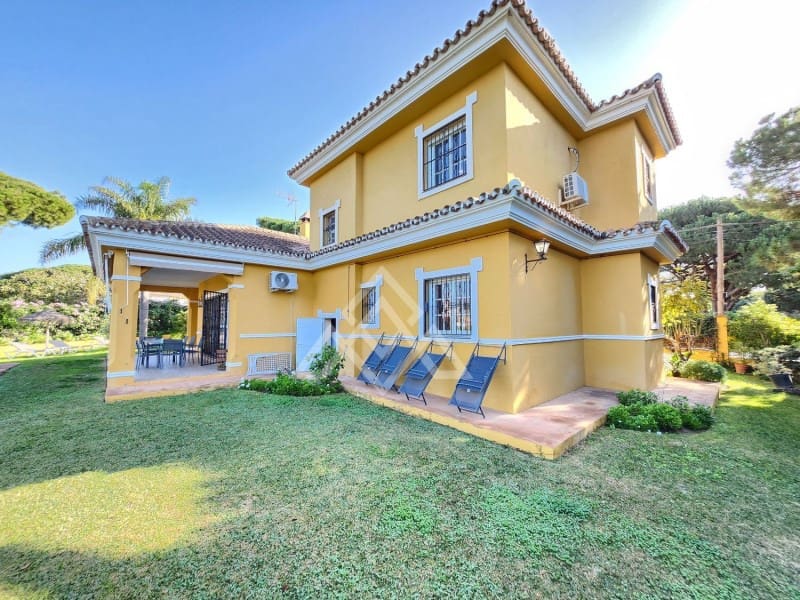 5 sypialnia Willa na sprzedaż w Marbella z basenem - 1 200 000 € (Ref: 8799859)