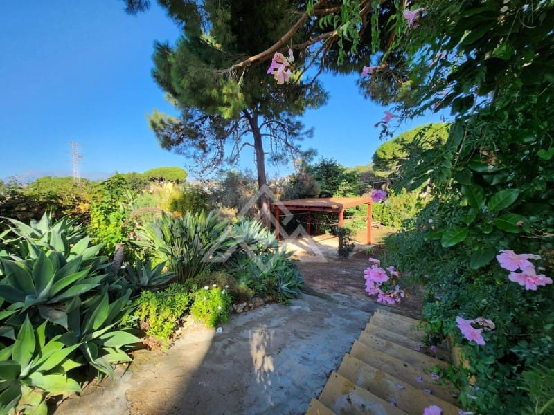 5 sypialnia Willa na sprzedaż w Marbella z basenem - 1 200 000 € (Ref: 8799859)