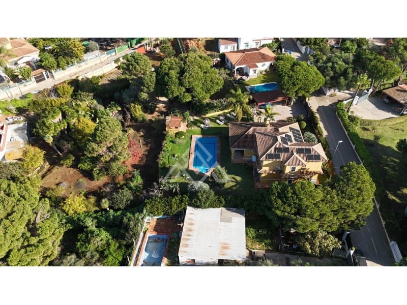 5 sypialnia Willa na sprzedaż w Marbella z basenem - 1 200 000 € (Ref: 8799859)