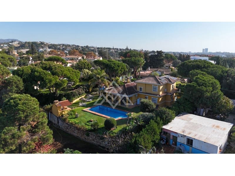 5 sypialnia Willa na sprzedaż w Marbella z basenem - 1 200 000 € (Ref: 8799859)