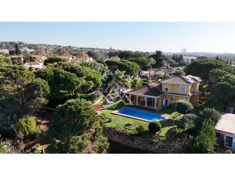 5 sypialnia Willa na sprzedaż w Marbella z basenem - 1 200 000 € (Ref: 8799859)