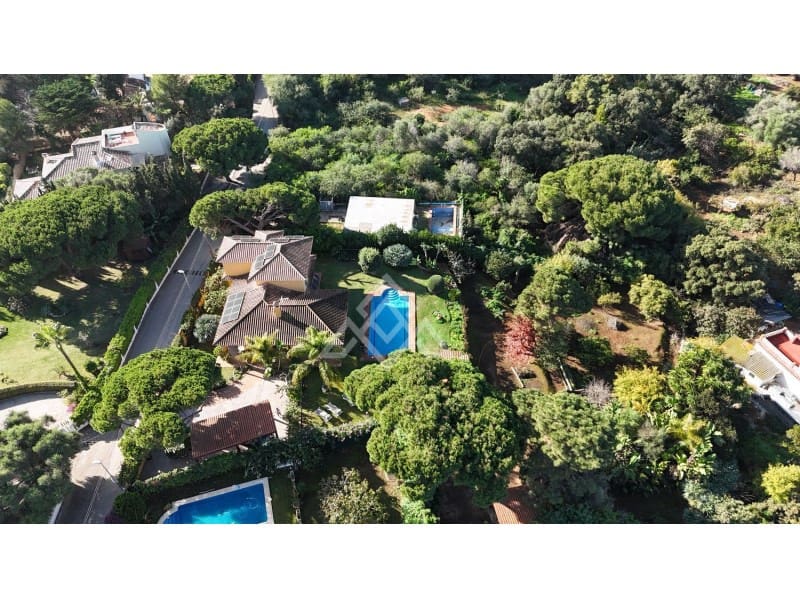 5 sypialnia Willa na sprzedaż w Marbella z basenem - 1 200 000 € (Ref: 8799859)