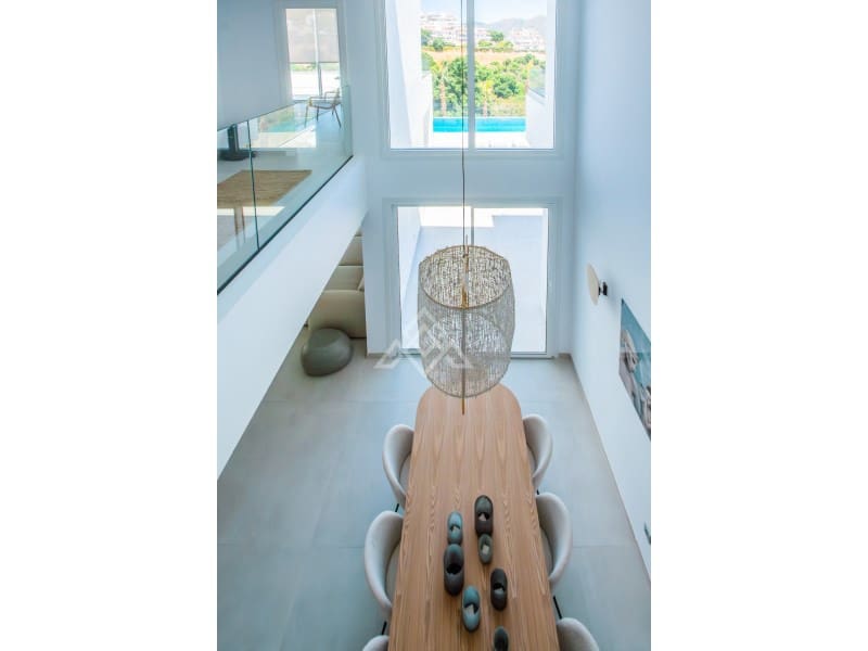 Chalet de 3 habitaciones en Ojen en venta con garaje - 1.600.000 € (Ref: 8884381)