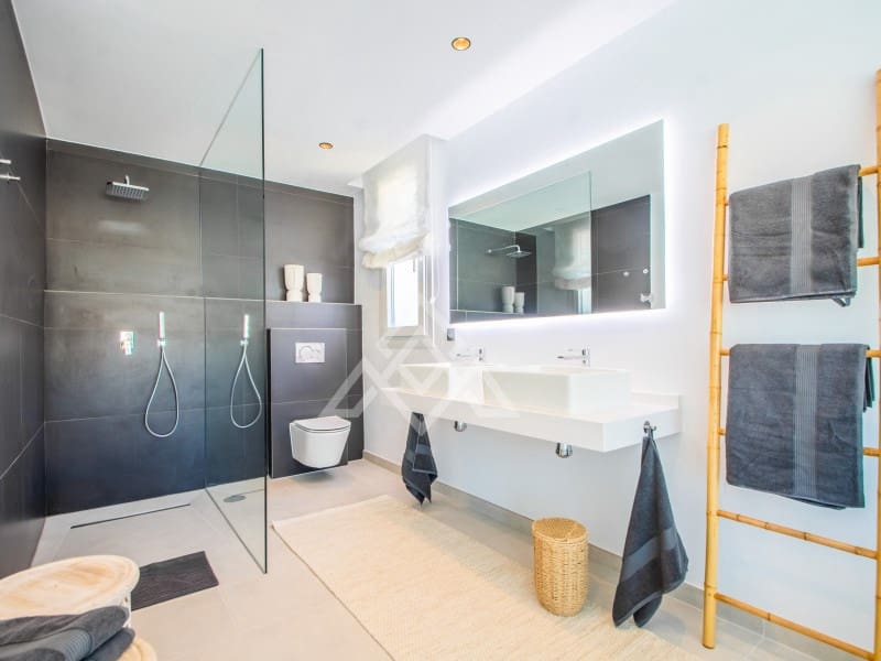 Chalet de 3 habitaciones en Ojen en venta con garaje - 1.600.000 € (Ref: 8884381)