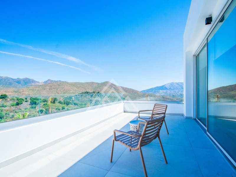 Chalet de 3 habitaciones en Ojen en venta con garaje - 1.600.000 € (Ref: 8884381)