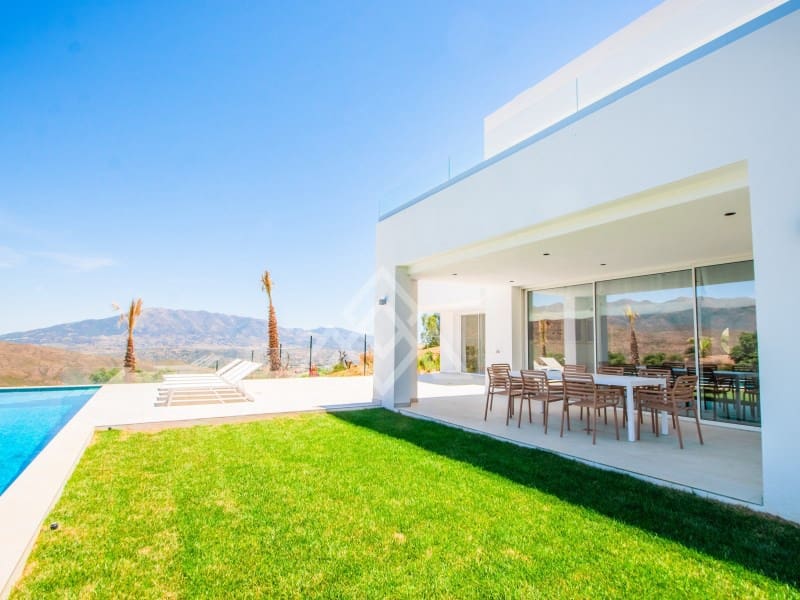 Chalet de 3 habitaciones en Ojen en venta con garaje - 1.600.000 € (Ref: 8884381)