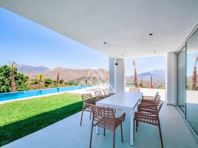 Chalet de 3 habitaciones en Ojen en venta con garaje - 1.600.000 € (Ref: 8884381)