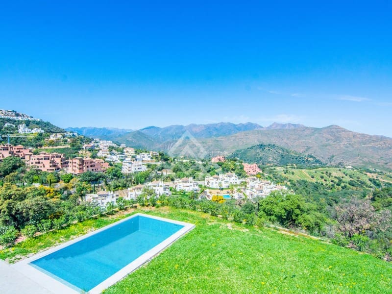 4 bedroom Villa for sale in Ojen with garage - € 2,195,000 (Ref: 8884382)