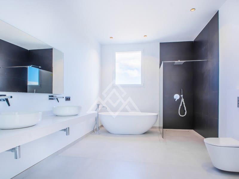 4 bedroom Villa for sale in Ojen with garage - € 2,195,000 (Ref: 8884382)