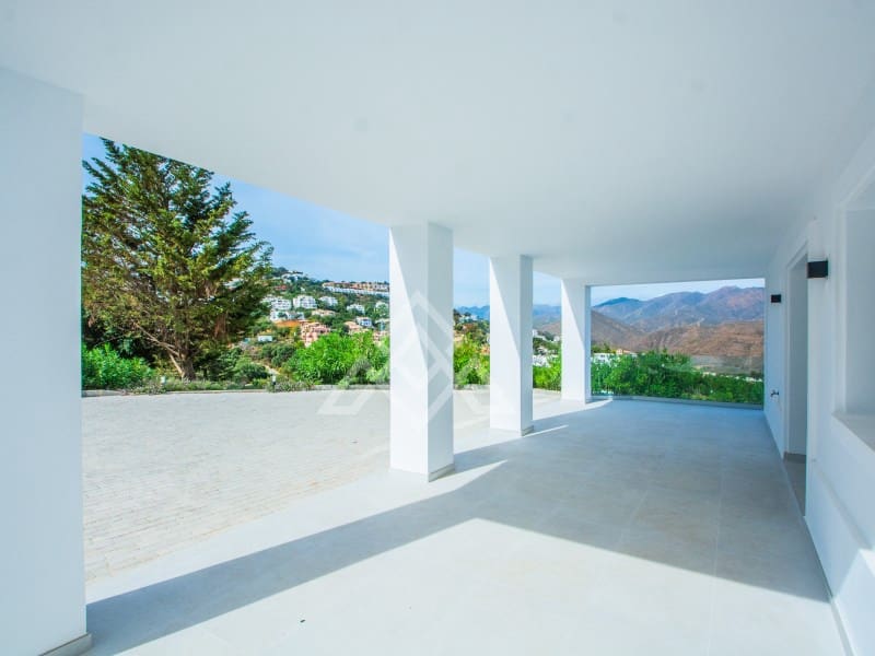 4 bedroom Villa for sale in Ojen with garage - € 2,195,000 (Ref: 8884382)