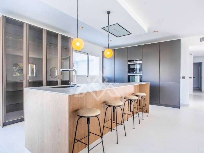 4 bedroom Villa for sale in Ojen with garage - € 2,195,000 (Ref: 8884382)