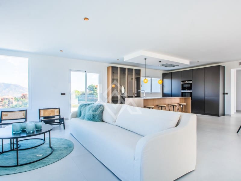 4 bedroom Villa for sale in Ojen with garage - € 2,195,000 (Ref: 8884382)