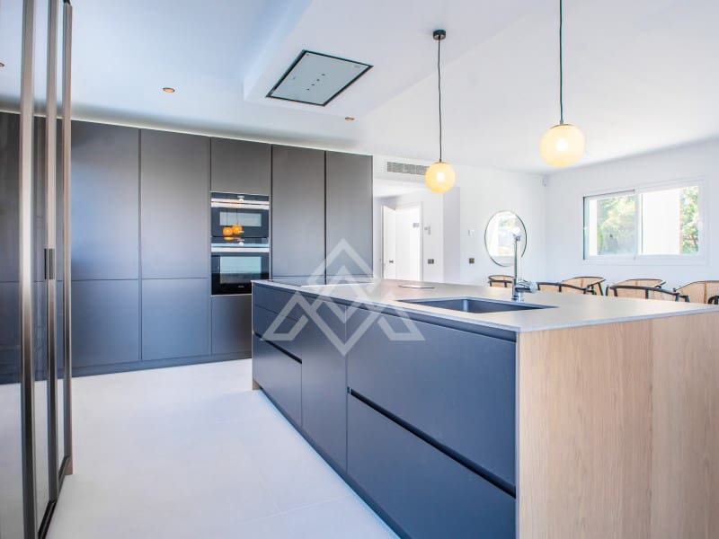 4 bedroom Villa for sale in Ojen with garage - € 2,195,000 (Ref: 8884382)