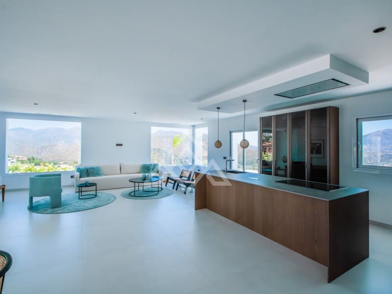 4 bedroom Villa for sale in Ojen with garage - € 2,195,000 (Ref: 8884382)