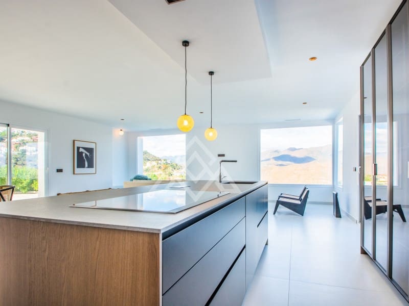 4 bedroom Villa for sale in Ojen with garage - € 2,195,000 (Ref: 8884382)