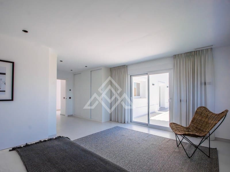 4 bedroom Villa for sale in Ojen with garage - € 2,195,000 (Ref: 8884382)