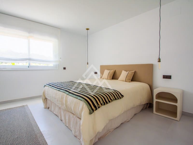 4 bedroom Villa for sale in Ojen with garage - € 2,195,000 (Ref: 8884382)