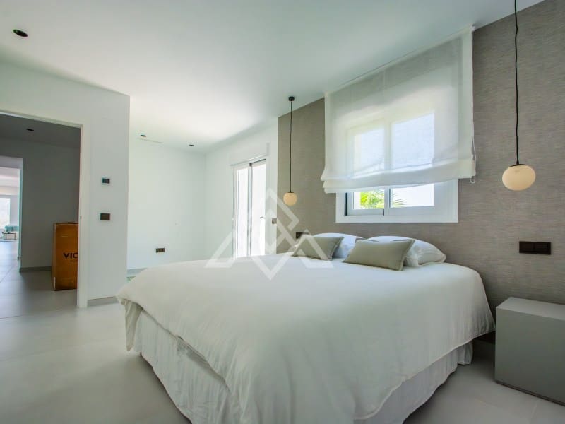 4 bedroom Villa for sale in Ojen with garage - € 2,195,000 (Ref: 8884382)