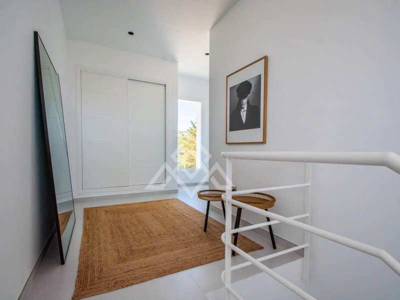 4 bedroom Villa for sale in Ojen with garage - € 2,195,000 (Ref: 8884382)