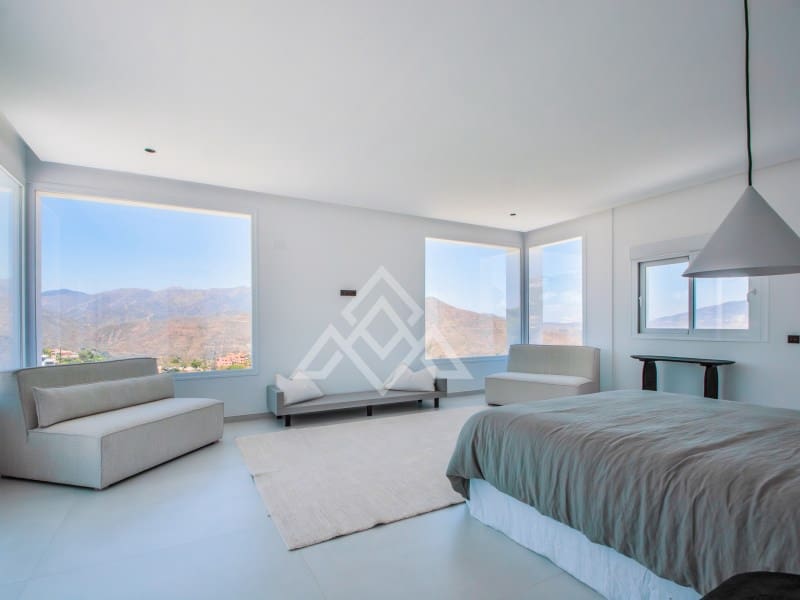 4 bedroom Villa for sale in Ojen with garage - € 2,195,000 (Ref: 8884382)