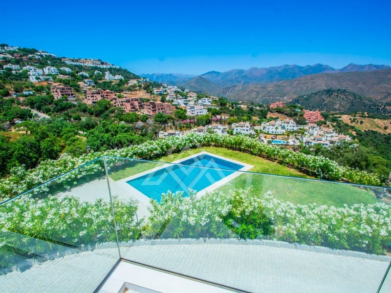 4 bedroom Villa for sale in Ojen with garage - € 2,195,000 (Ref: 8884382)