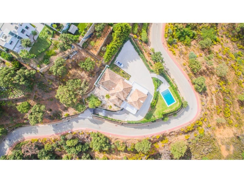 4 bedroom Villa for sale in Ojen with garage - € 2,195,000 (Ref: 8884382)