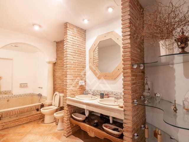 3 bedroom Apartment for sale in Cabopino - Artola, Marbella with garage - € 699,000 (Ref: 8913479)