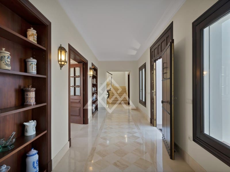 Chalet de 5 habitaciones en Benahavís en venta con garaje - 3.995.000 € (Ref: 8915645)