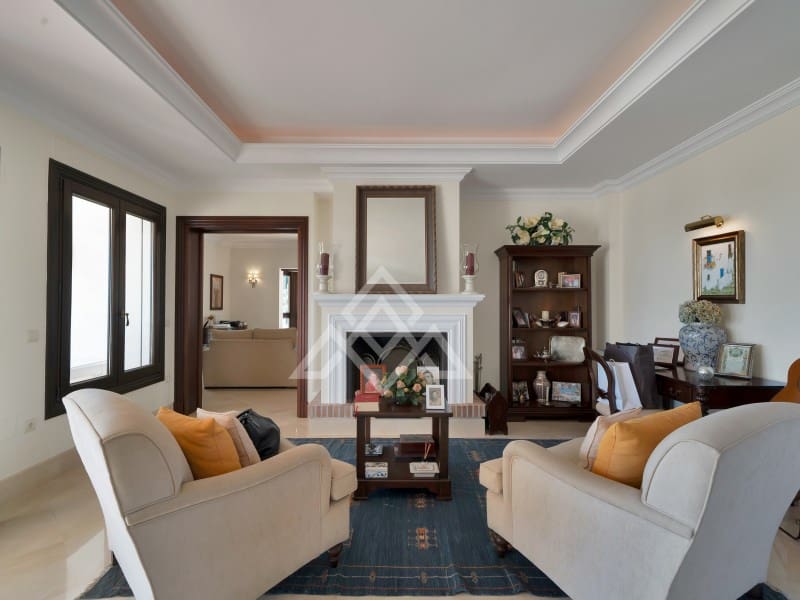 Chalet de 5 habitaciones en Benahavís en venta con garaje - 3.995.000 € (Ref: 8915645)