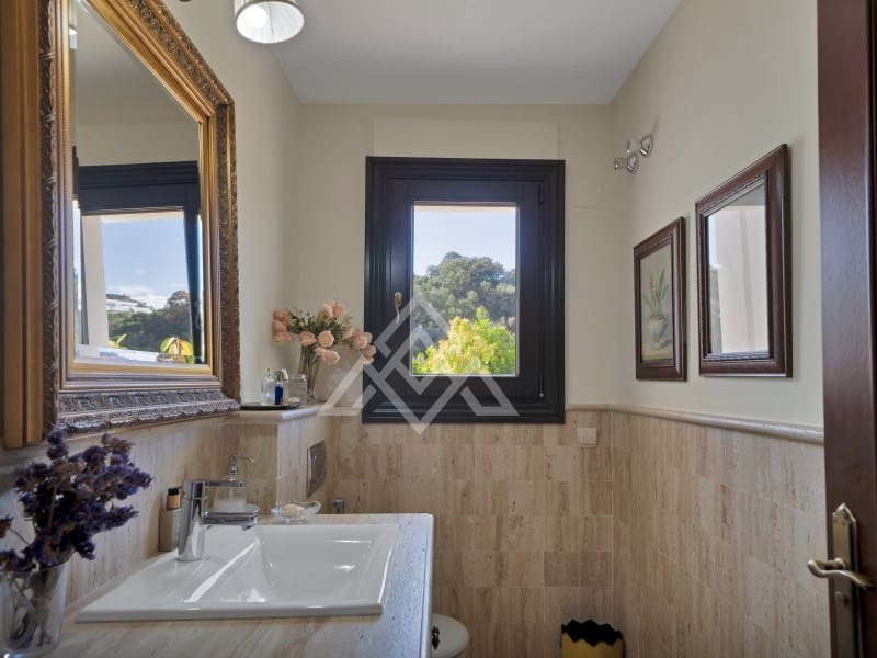 Chalet de 5 habitaciones en Benahavís en venta con garaje - 3.995.000 € (Ref: 8915645)