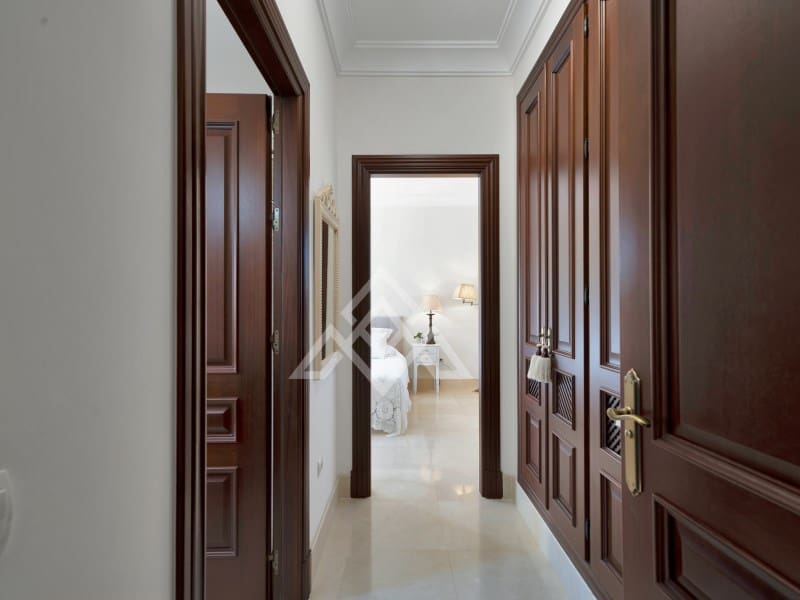 Chalet de 5 habitaciones en Benahavís en venta con garaje - 3.995.000 € (Ref: 8915645)